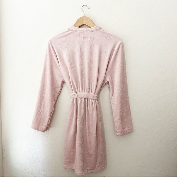 Kate Spade Embossed Floral Plush Long-Sleeve Tie-Front Short Cozy Robe - Picture 5 of 10